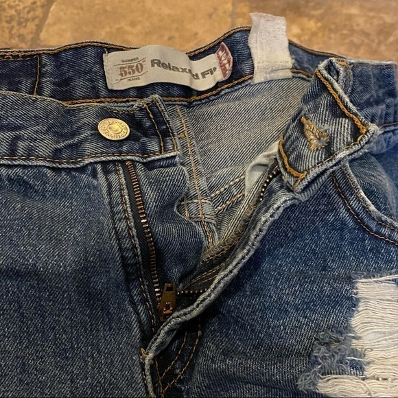 LEVI’S 550 Blue Relaxed Fit Frayed Raw Hem Jean Shorts 30-Fit Small - Picture 4 of 9